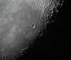 Foto lluna 2 amb newton f8 amb ocular Xcel-21mm amb Barlow Soligor 2x 29-12-06.jpg (89440 bytes)